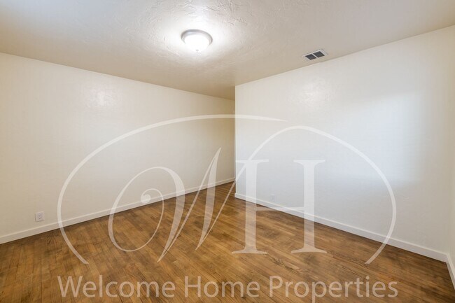 Building Photo - Newly Remodeled Single Family Home