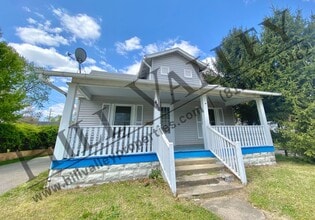 Building Photo - Two Bedroom home in desirable east-side lo...