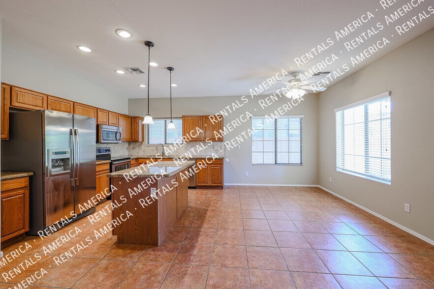 Building Photo - 16021 W Custer Ln