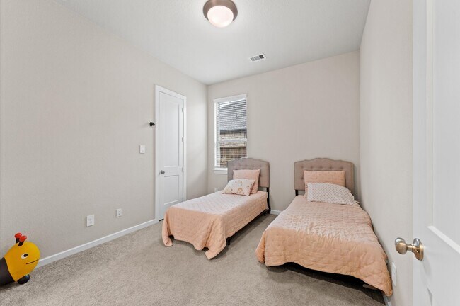Building Photo - 4734 Franklin Way