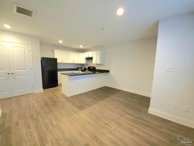 Building Photo - 313 N Navy Blvd