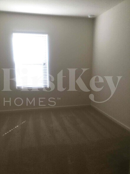 Building Photo - 2472 SE Floresta Dr