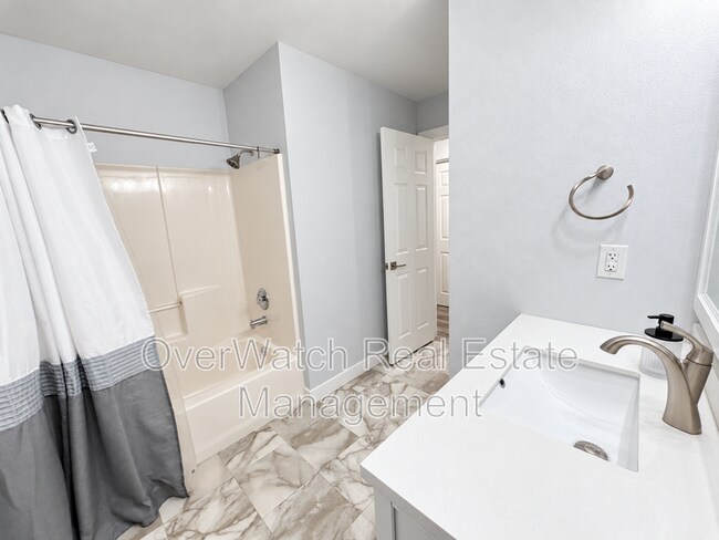 Building Photo - 4031 Lunar Dr