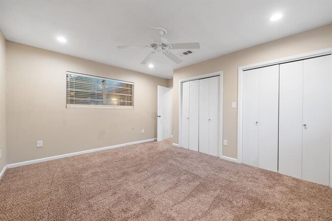 Building Photo - 1009 Alden Dr