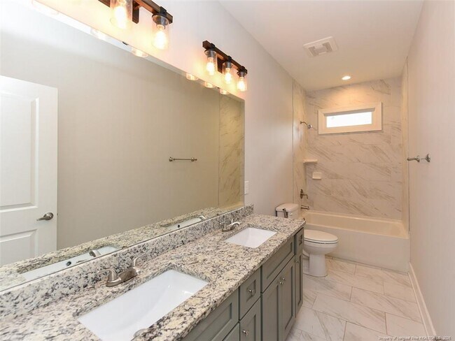Building Photo - 723 Lindley Dr
