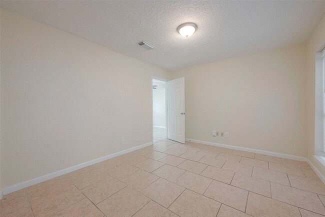 Building Photo - 15910 Tumbling Rapids Dr