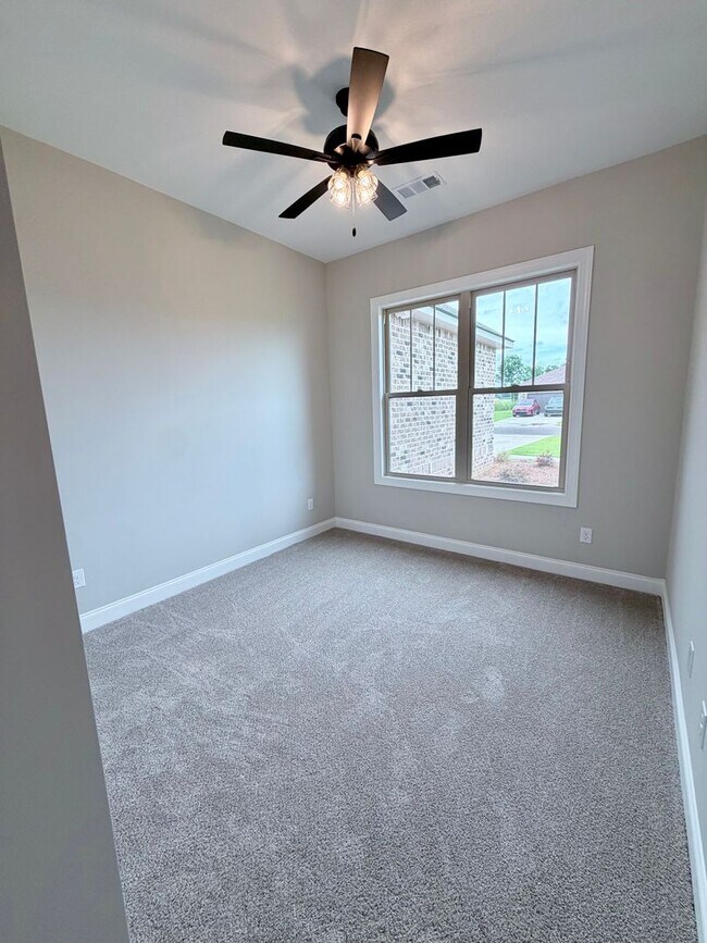 Building Photo - 204 Farmland Cir
