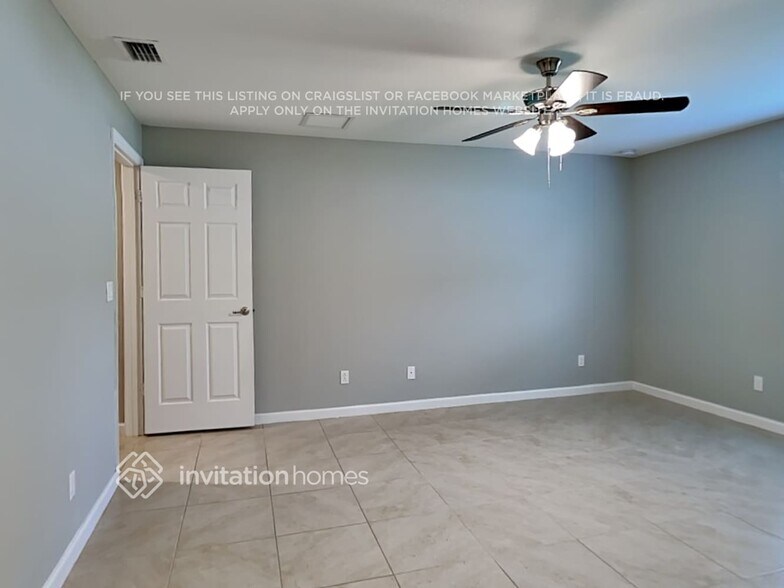 Building Photo - 529 NW Floresta Dr