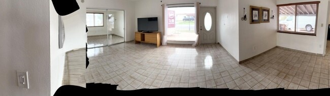 Building Photo - 957 W 67th St