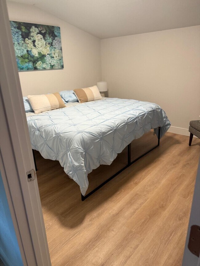 Building Photo - 2040 Falconhurst Pl