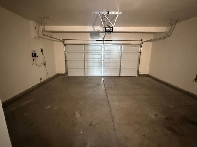Building Photo - Brentwood Community- Centrally Located- 3 ...