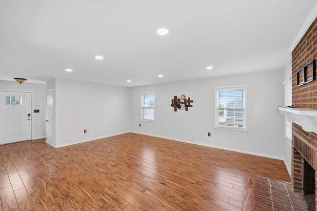 Building Photo - Don’t Miss This Beautiful 3BR Stone Orchard Home with Warm Wood Floors & Fireplace!