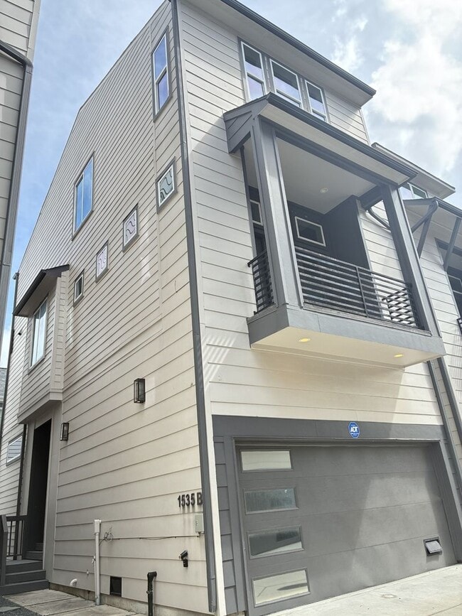 Building Photo - For Lease | 3 Bed, 3.5 Bath | 2,139 Sq Ft | Timber Heights Village |