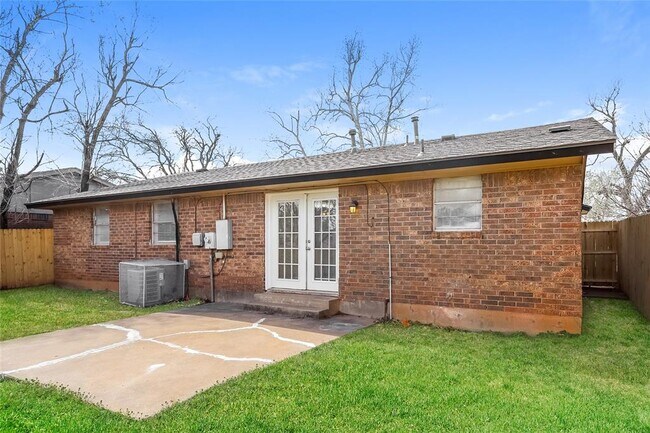 Building Photo - 5516 S Dimple Dr