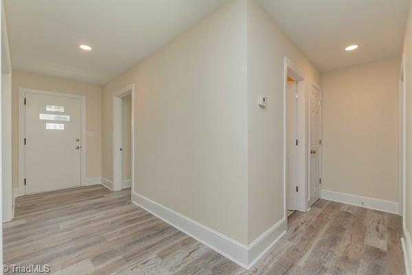 Building Photo - 206 Abbotts Ave