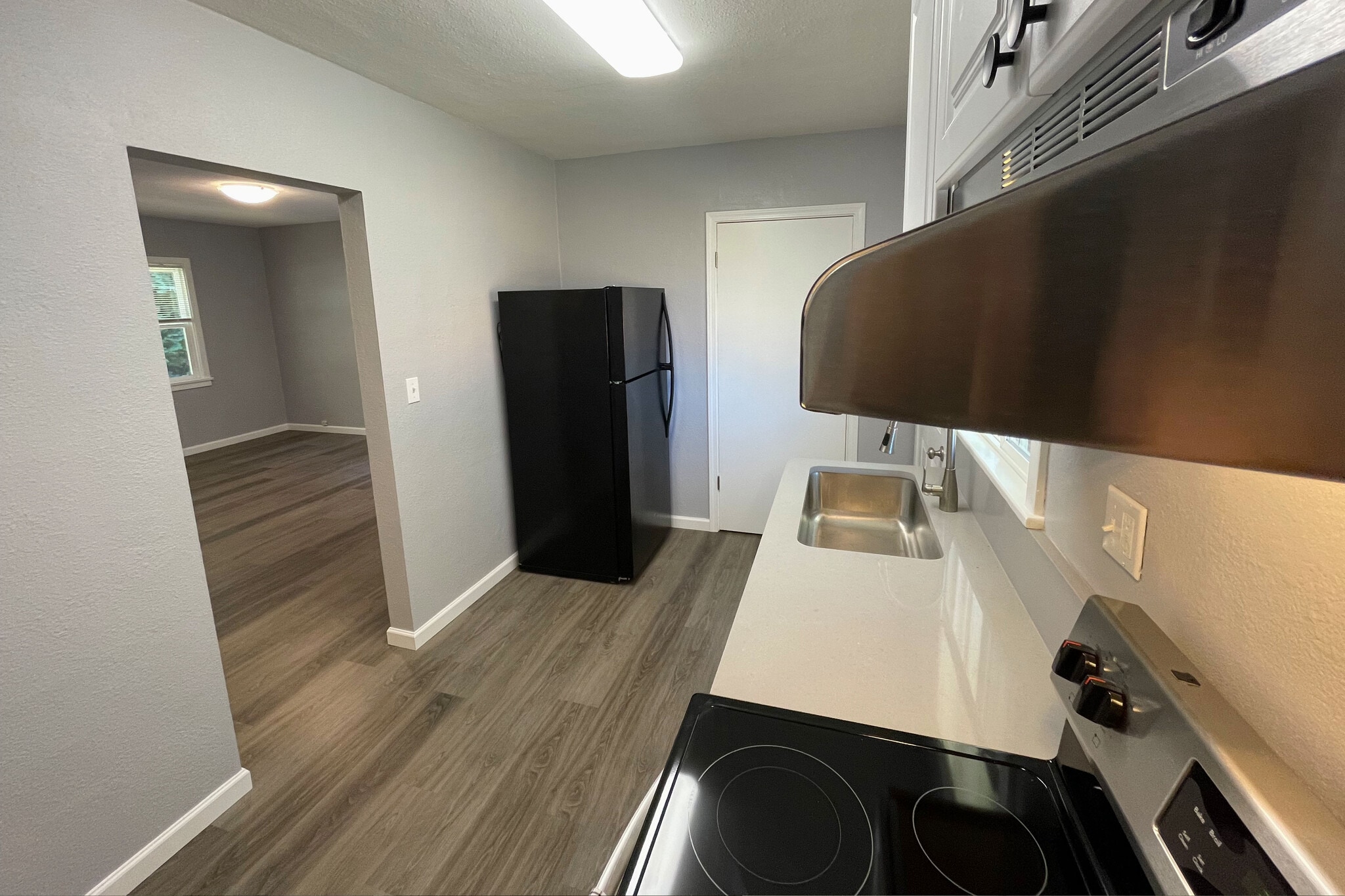 Building Photo - 2102 W 28th St