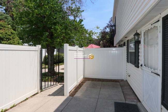 Building Photo - 601 E 4010 S
