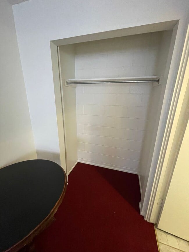 Building Photo - Studio Apartment on Las Vegas Strip - Close to all of the Excitement & More!!