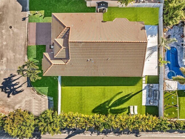 Building Photo - 4807 SW 34th Ave