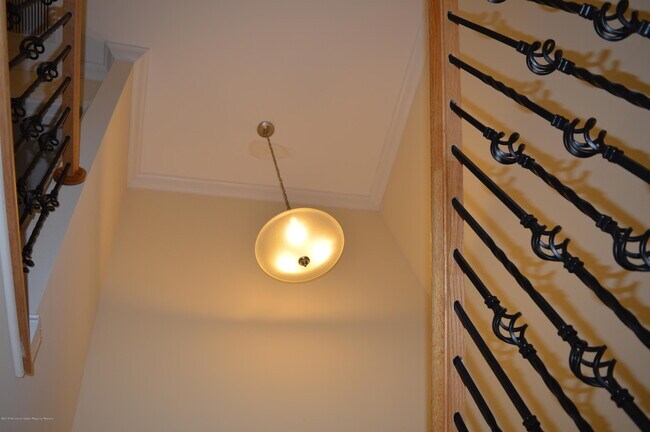 Building Photo - 606 Park Ave