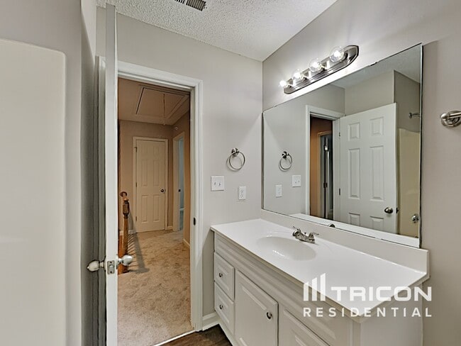 Building Photo - 5000 Baffin Ct