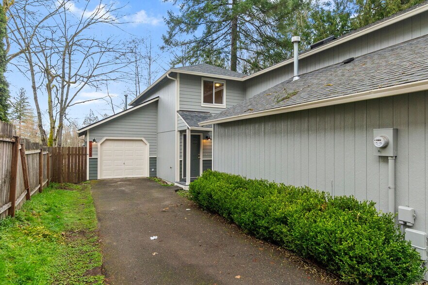 Building Photo - 1102 Irving St SW