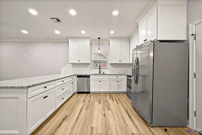 Building Photo - 13411 Country Meadow Ave