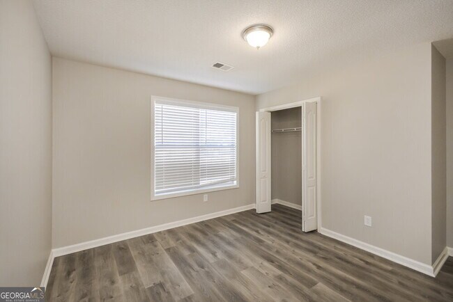 Building Photo - 442 Clear Blue Way