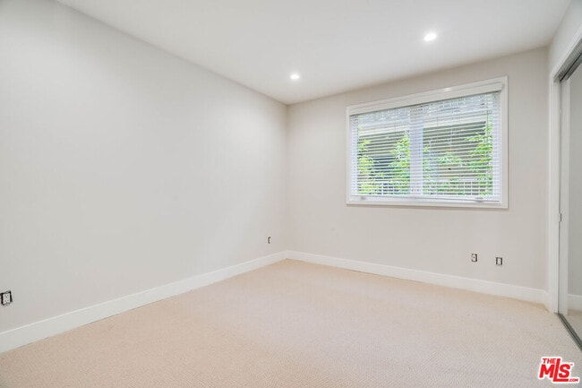 Building Photo - 1517 S Bentley Ave