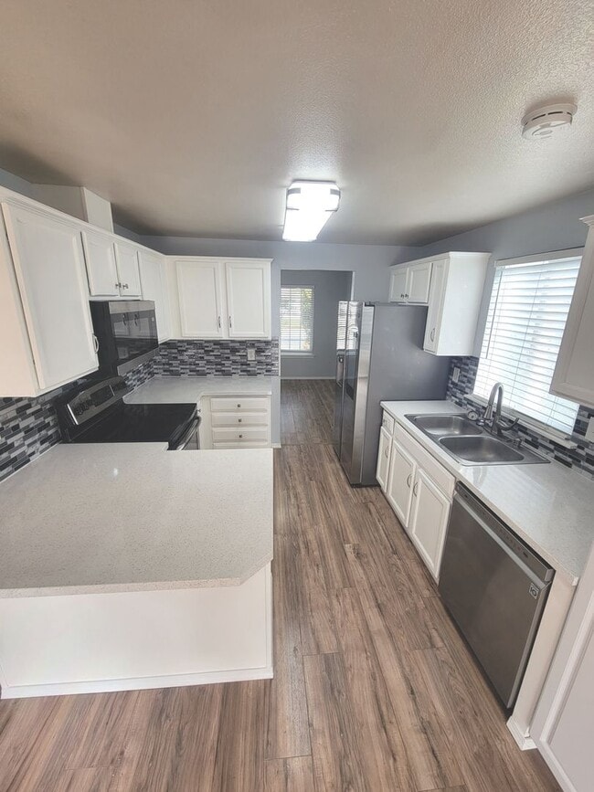 Building Photo - Newly Listed Home Close to Joint Base Lewis-McChord