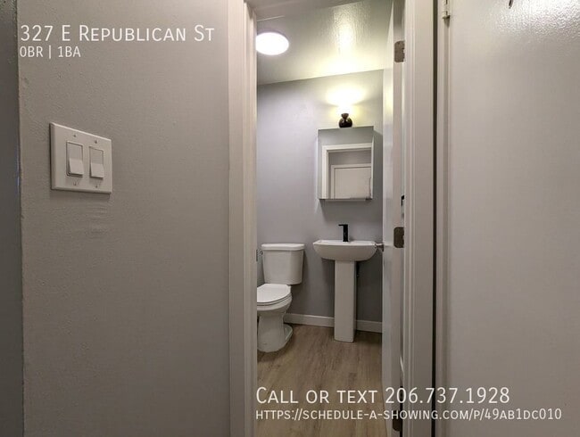 Building Photo - 327 E Republican St
