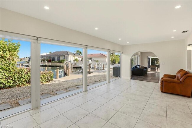 Building Photo - 339 Landmark St