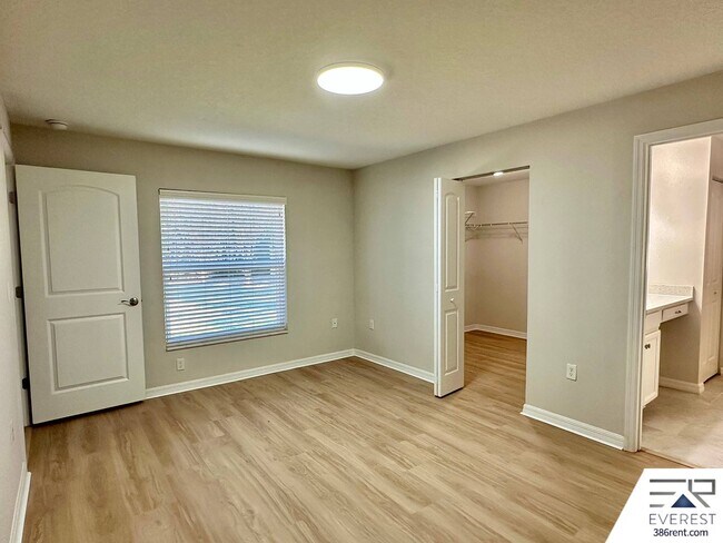 Building Photo - FULLY FENCED 4/3/2 IN DESIRABLE SEMINOLE WOODS