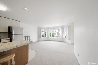 Building Photo - 328 2nd Ave