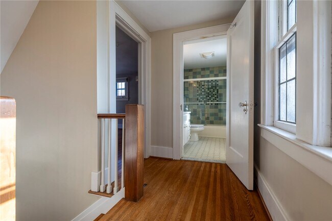 Building Photo - 305 Castlebar Rd