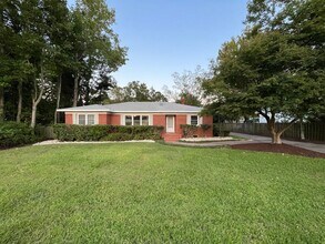 Building Photo - 5bd/2ba Remodeled Brick Ranch Home with Spacious Private Yard