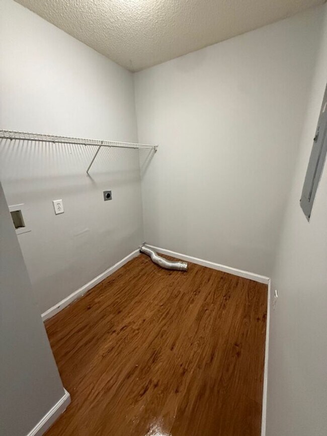 Building Photo - 148 Pinemast Court