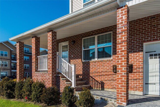 Building Photo - 36 Carney St