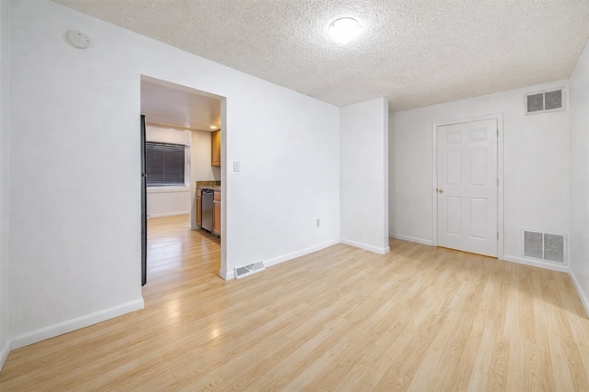 Building Photo - 7528 Buttercup Rd