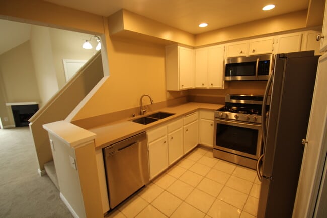 Building Photo - Centrally Located Condo at The Lakes of Carmel Valley!