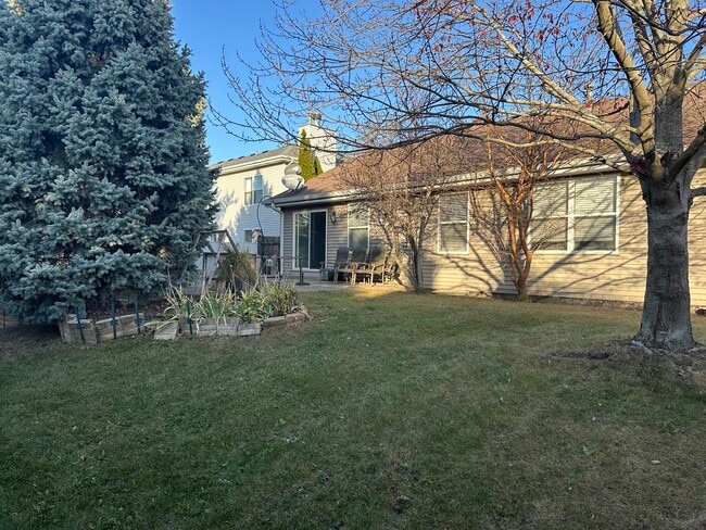 Building Photo - 1211 Bluejay Ln