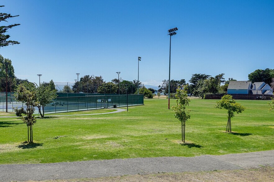 Building Photo - 1334 8th St