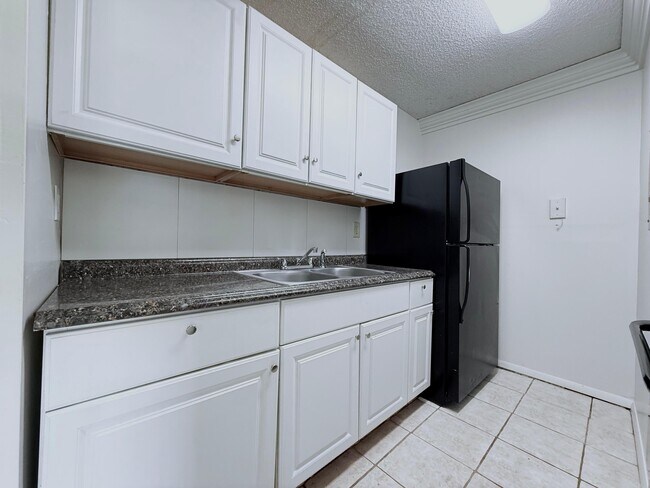 Building Photo - 1127 Lake Terry Dr