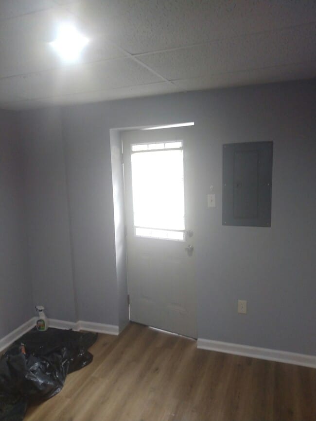 Building Photo - 113 Oak St