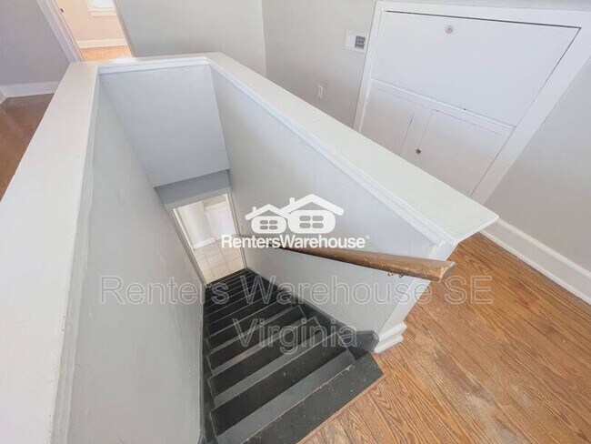 Building Photo - 459 Algonquin Rd