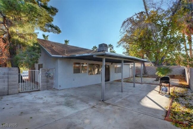 Building Photo - 3138 Belvedere Dr