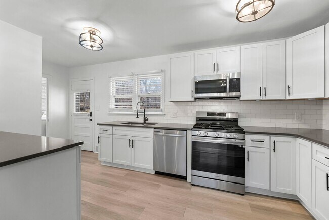 Building Photo - Newly Renovated Home - Steps Away from KU Med