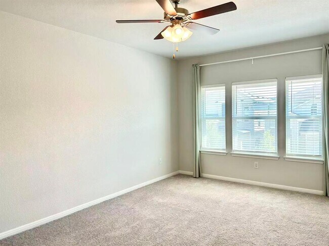 Building Photo - 9908 Thane Way