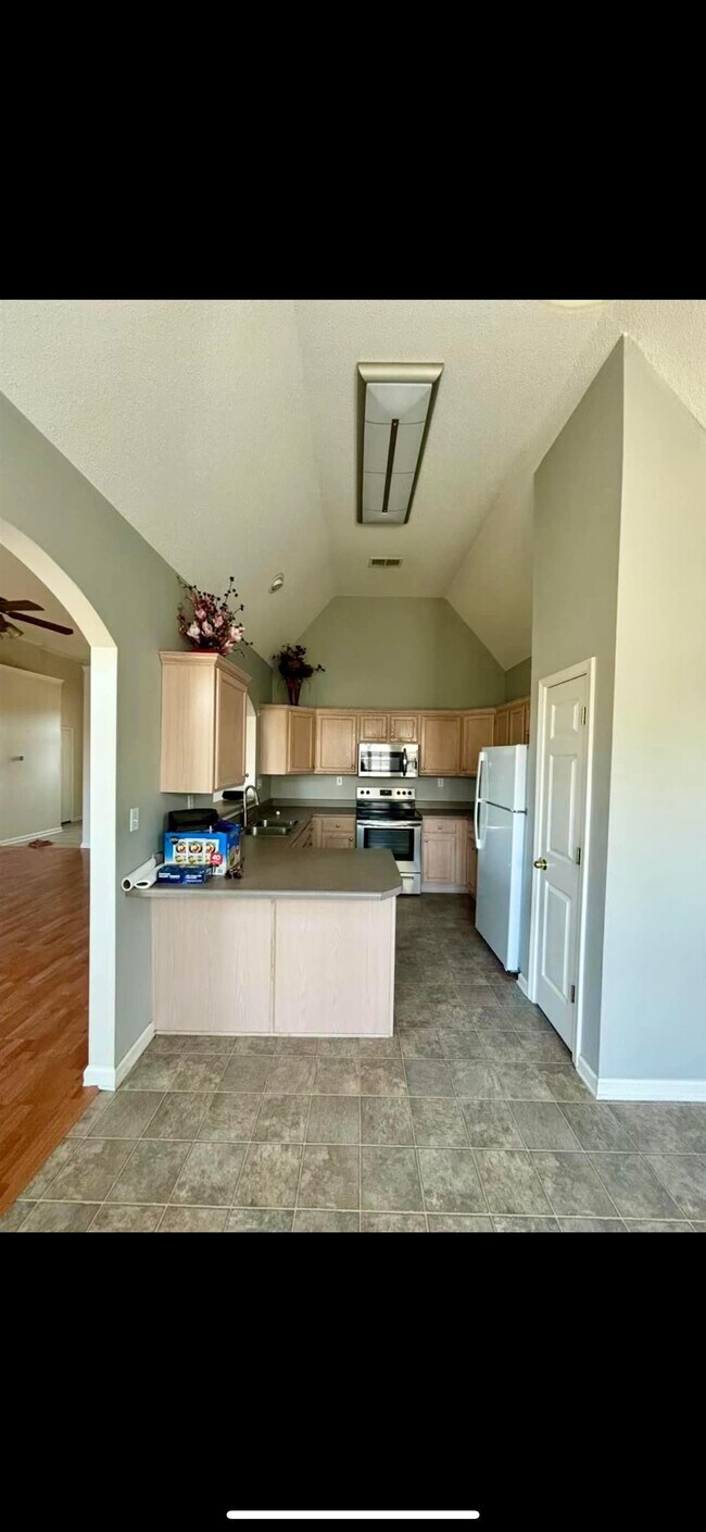 Building Photo - 8240 Blue Lagoon Dr