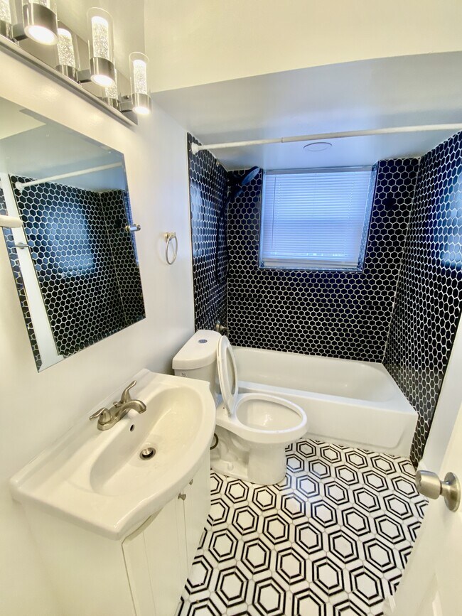 Building Photo - 2429 Mary Ave